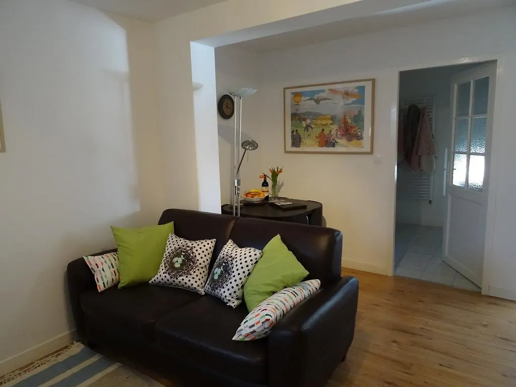 Appartement Au Pied de la Roche 0*, Roche-en-Regnier